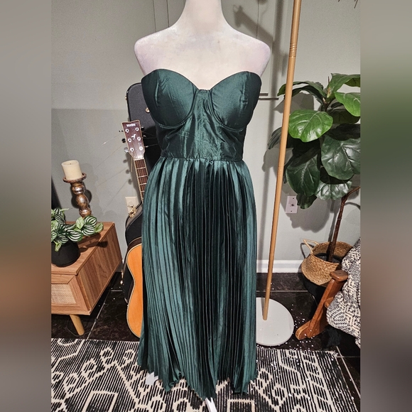 VICI Leanna Strapless Bustier Satin Pleated Maxi Midi Dress.Emerald Green.S NWOT - Picture 7 of 13